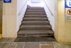 Bahnhof Klausen - Treppe